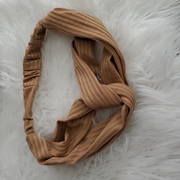 3/$15 Solid Elastic Stretchy Headband - Picture 4 of 6